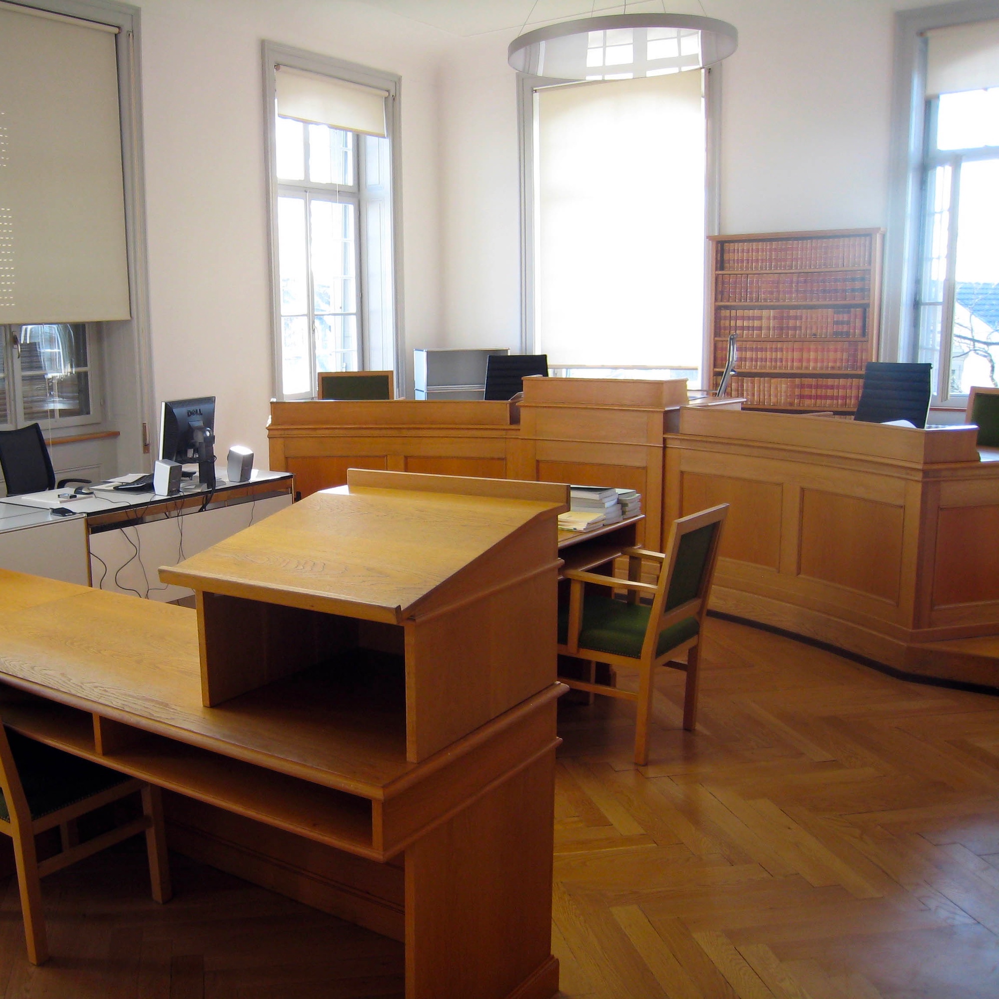 Foto: Gerichtssaal am Obergericht des Kantons Bern
