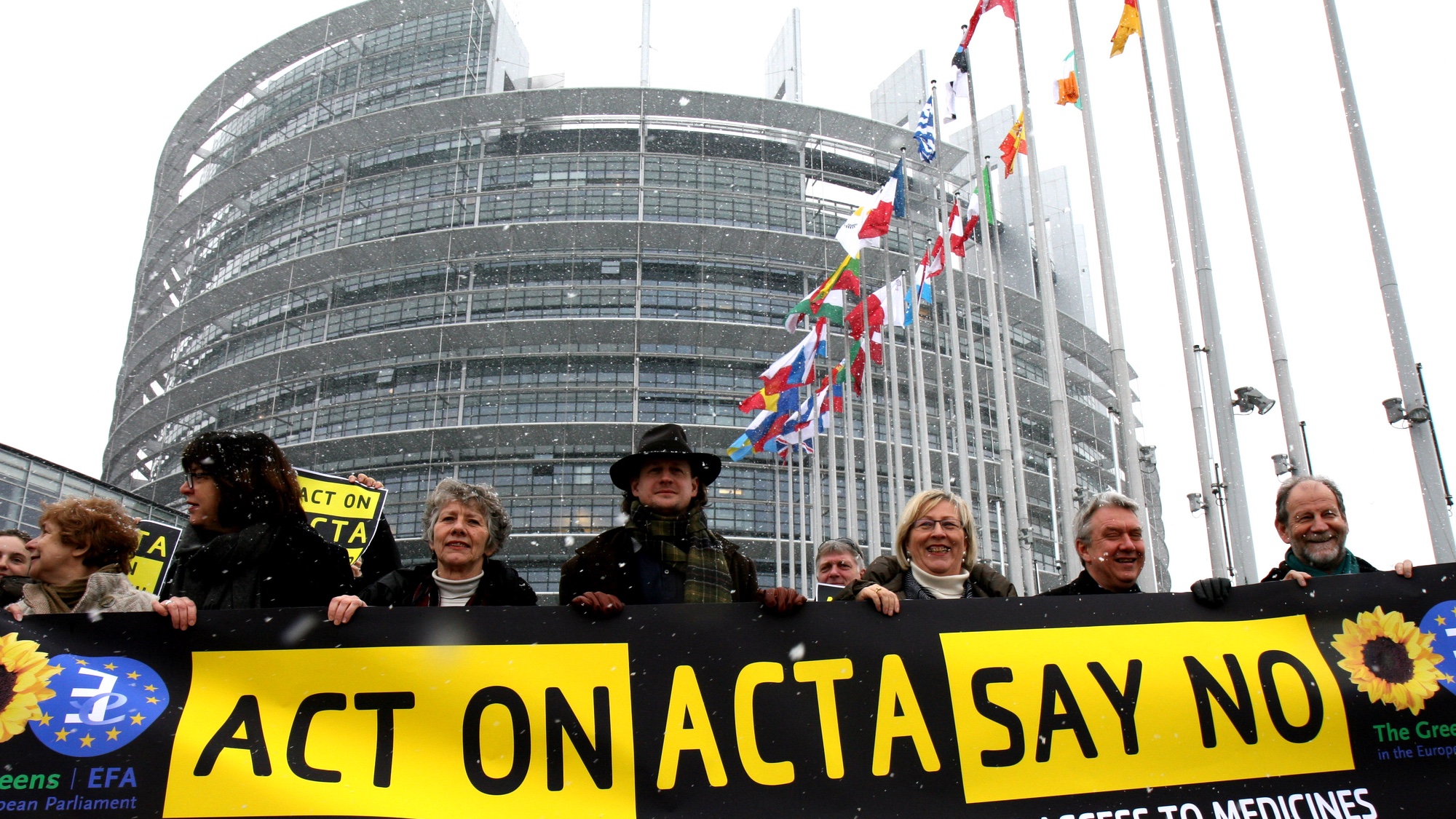 Foto: Kundgebung gegen ACTA vor dem Europäischen Parlament in Strassburg