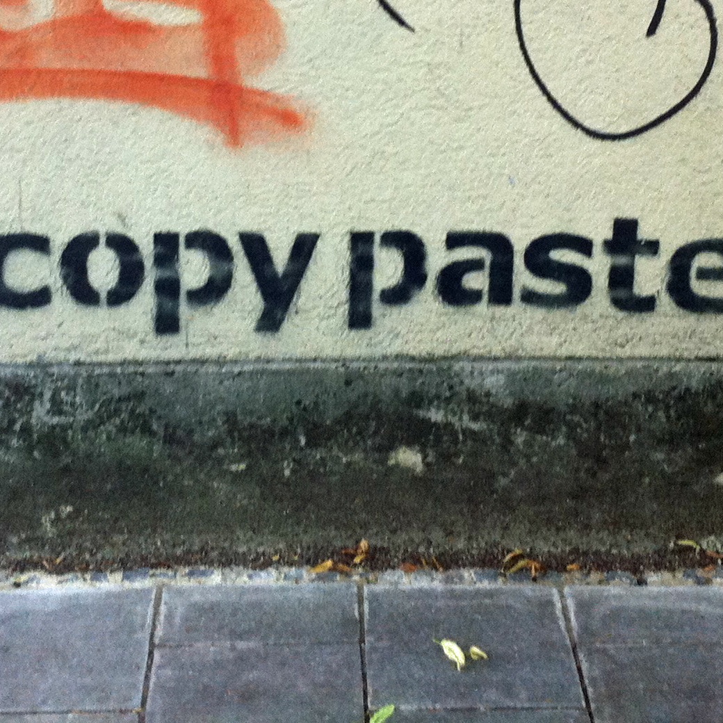 Foto: Graffito «paste copy paste copy»