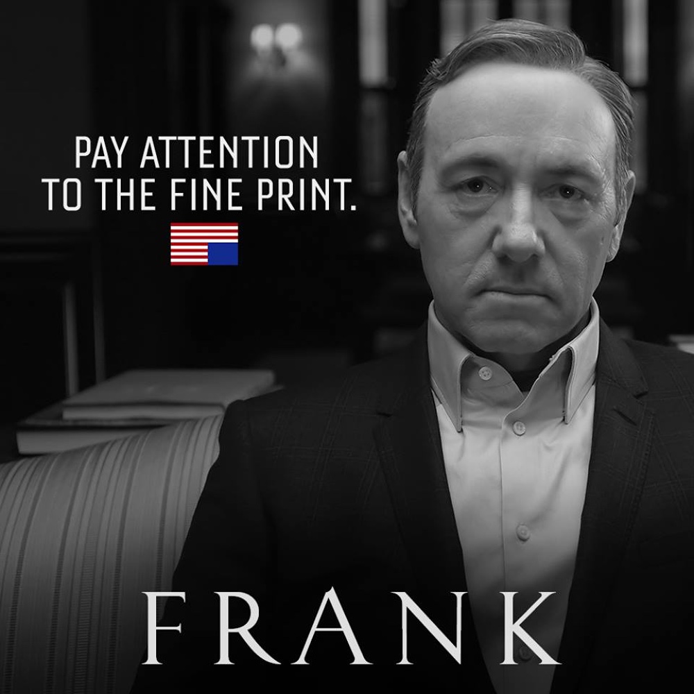 Porträtbild: «House of Cards»-Figur Frank Underwood mit Zitat «Pay Attention To the Fine Print»