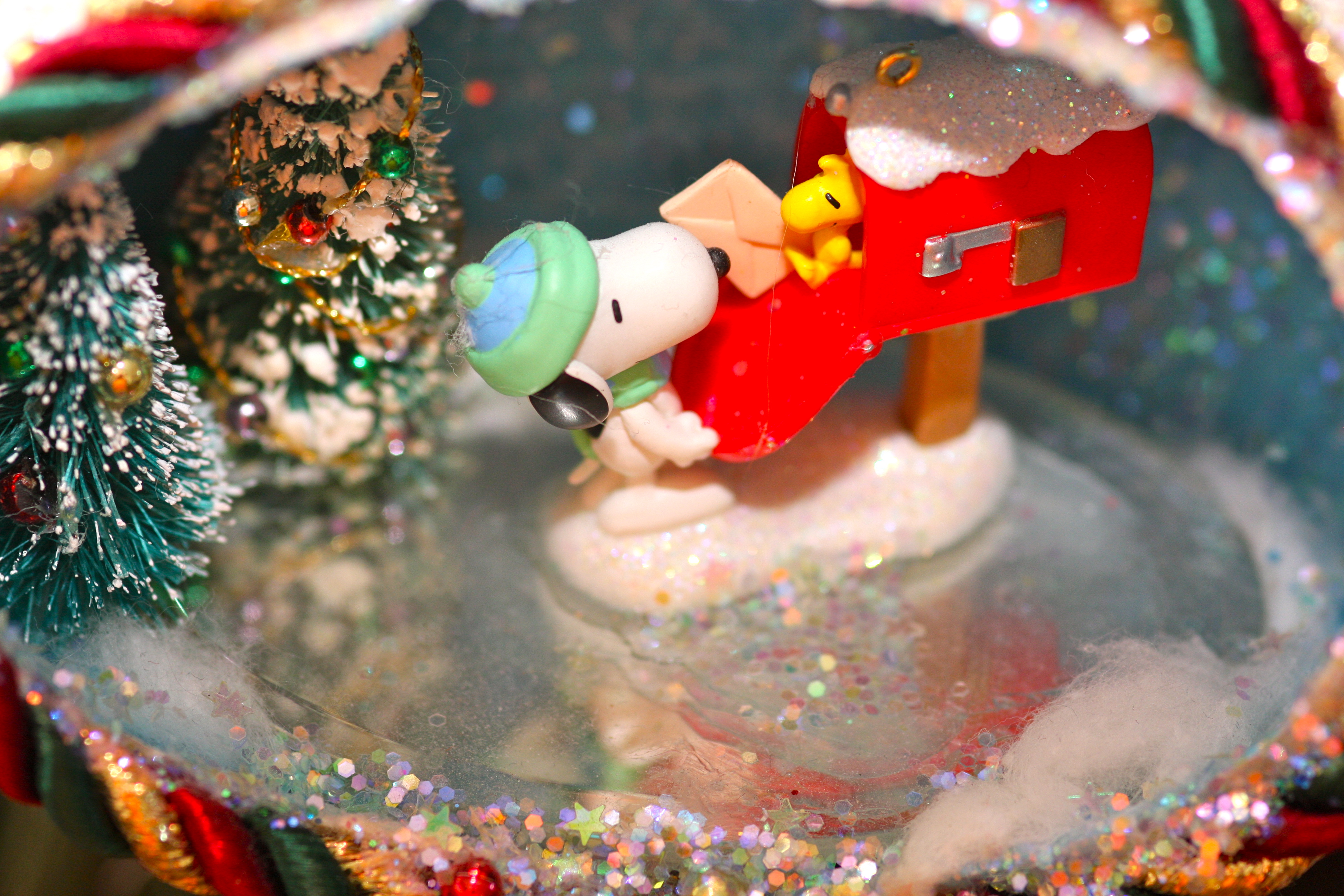 Foto: Winterlich-weihnachtliches Ornament mit Snoopy und Woodstock