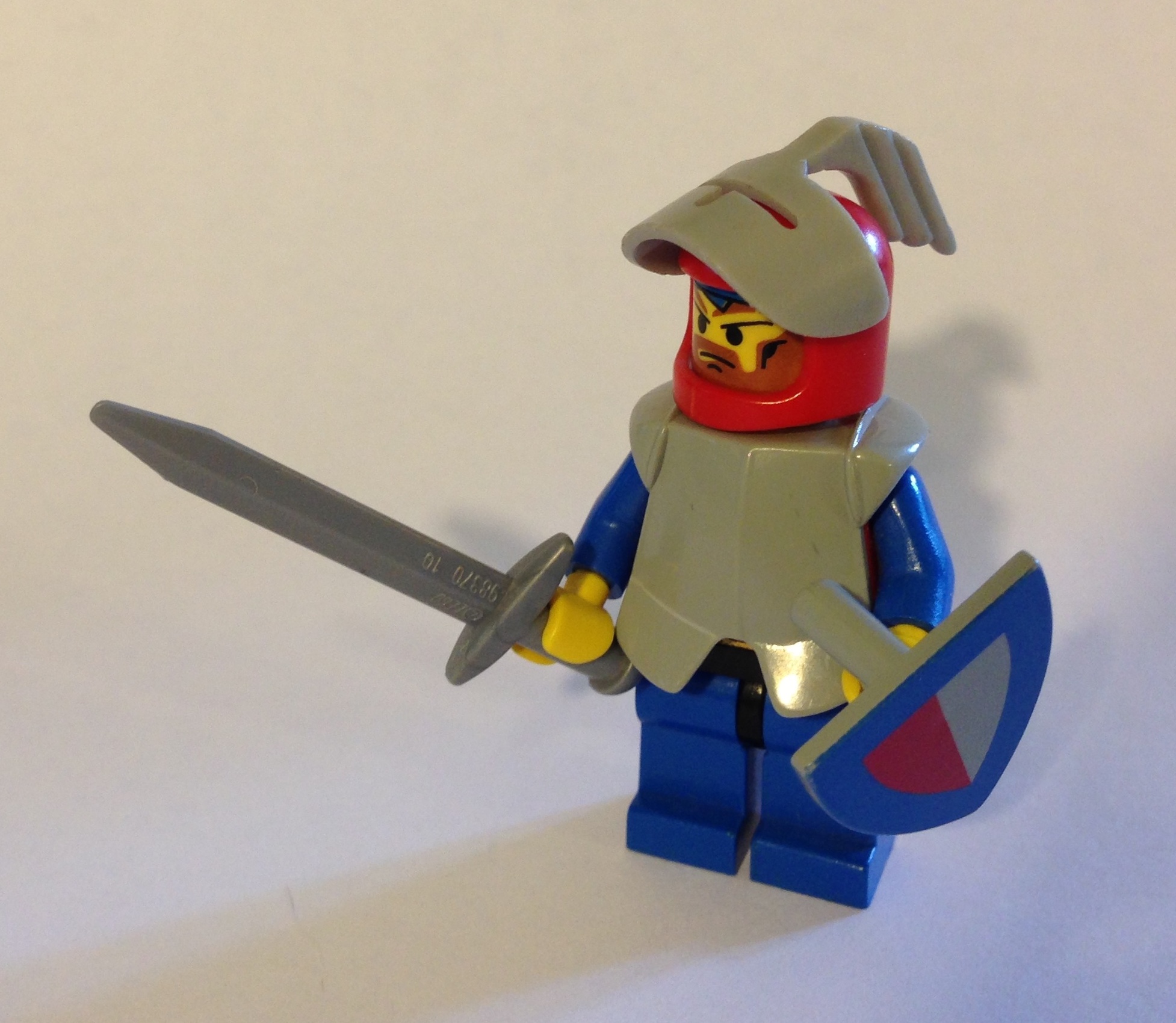 Foto: Ritter-Legofigur mit Schwert und Schild