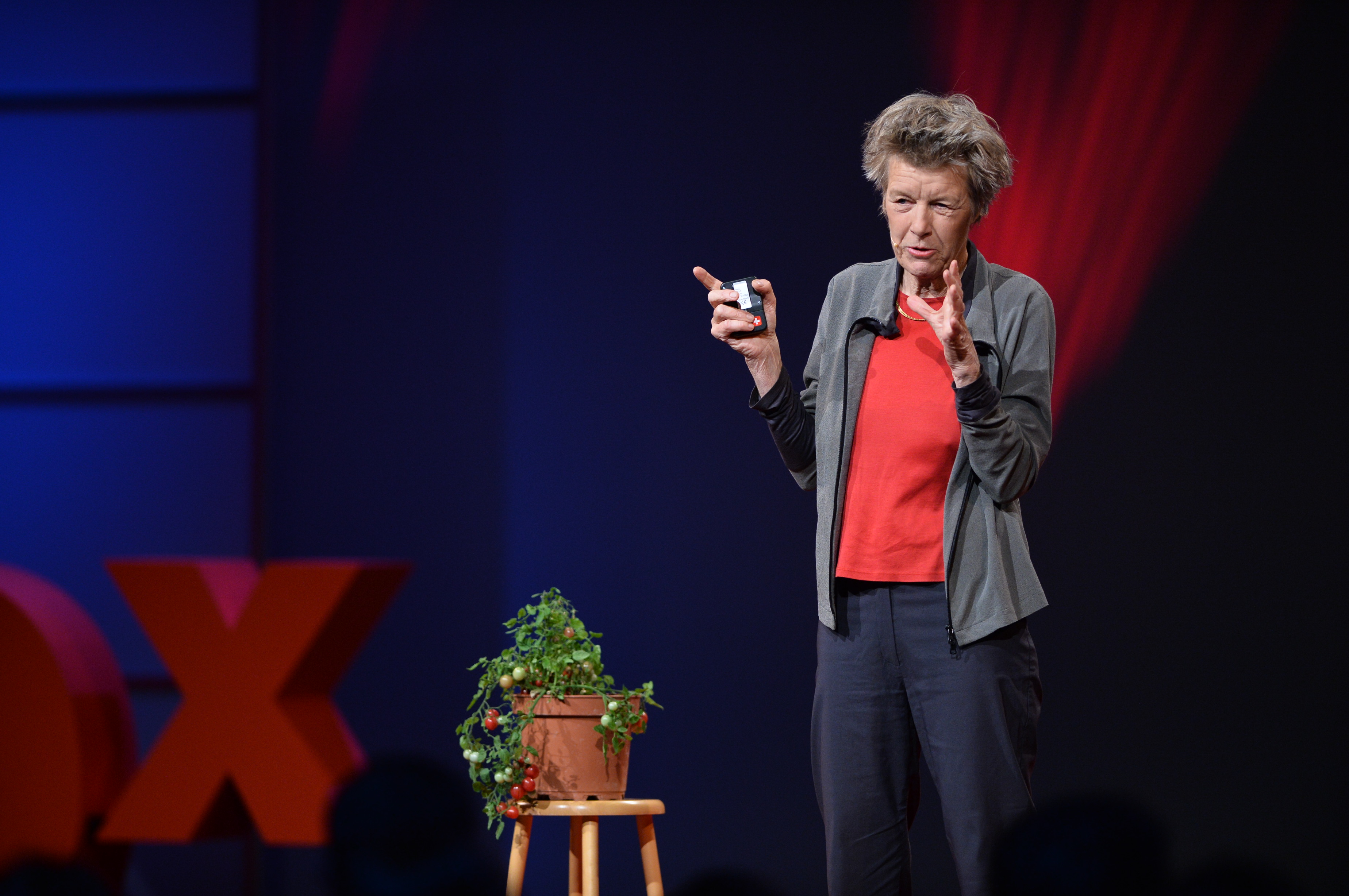 Foto: Auftritt von Florianne Koechlin bei TEDxZurich 2015