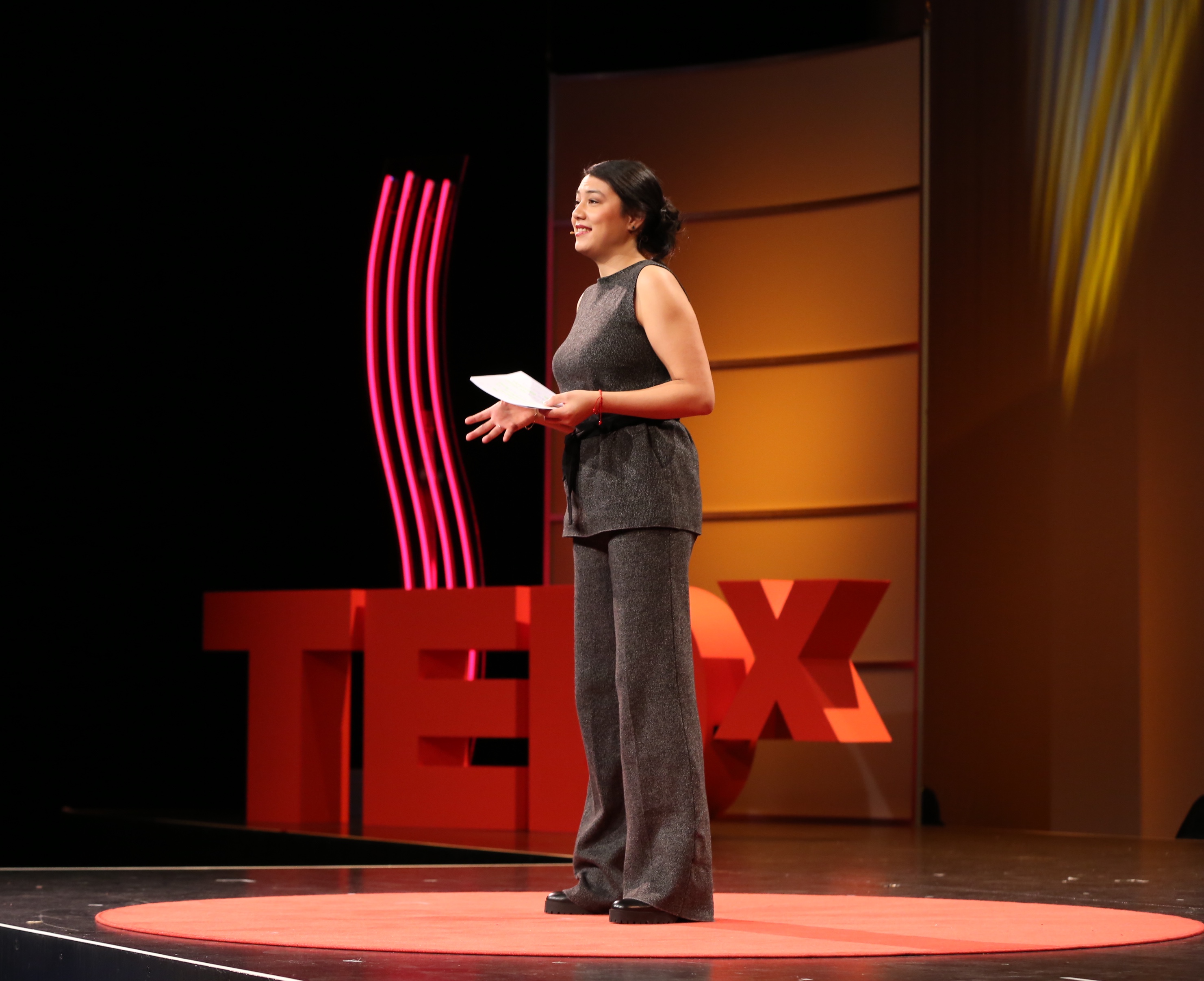 Foto: Tanya König als Gastgeberin bei TEDxZurich 2015