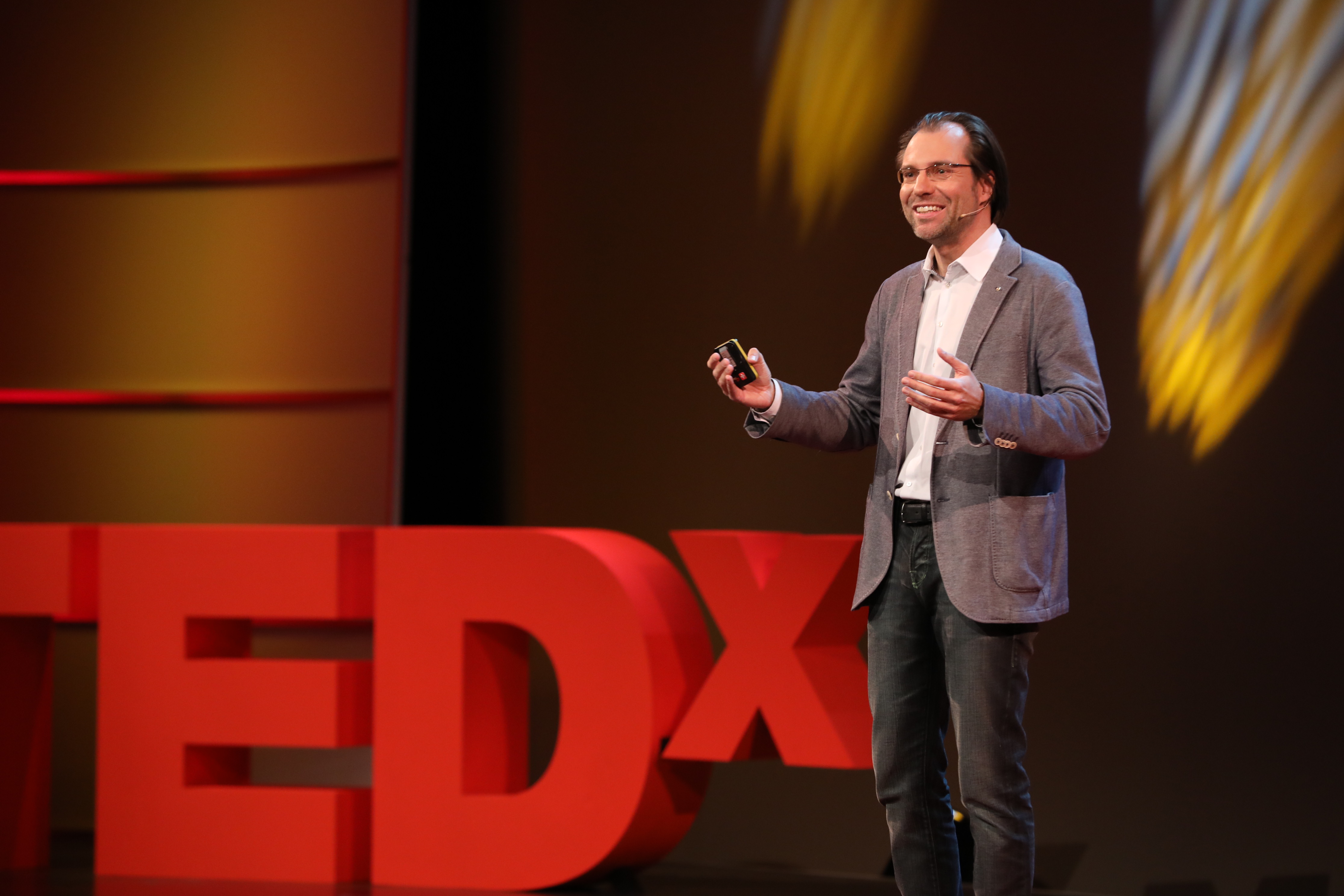 Foto: Auftritt von Alexander Wagner bei TEDxZurich 2016