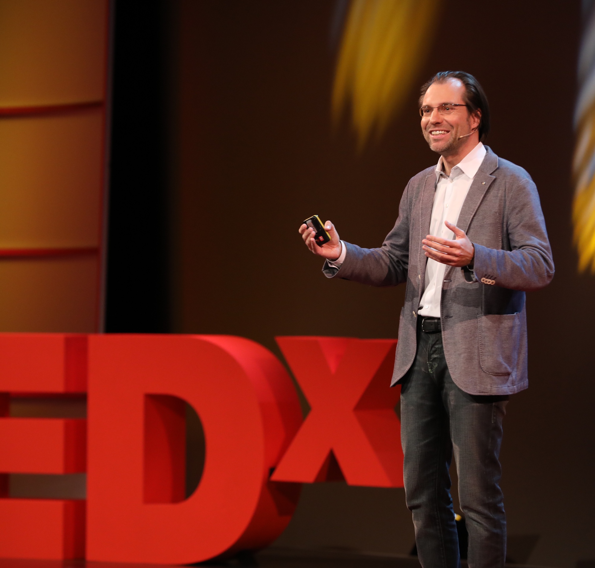 Foto: Auftritt von Alexander Wagner bei TEDxZurich 2016