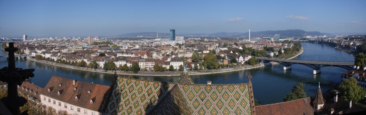Foto: Rheinknie in Basel (Panoramabild)