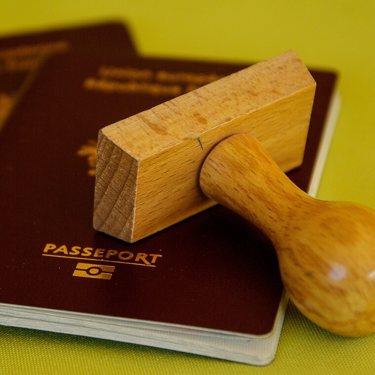Foto: Reisepass mit Stempel (Symbolbild)
