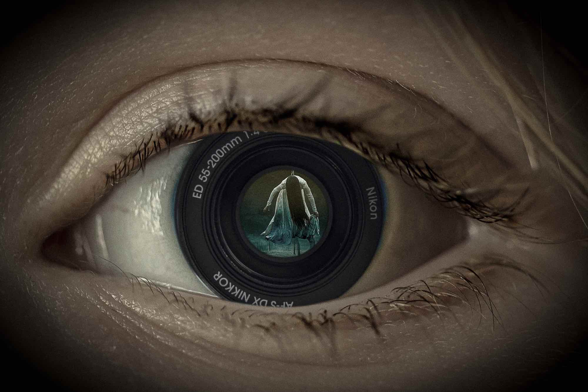 Bild: Auge mit Überwachungskamera als Iris