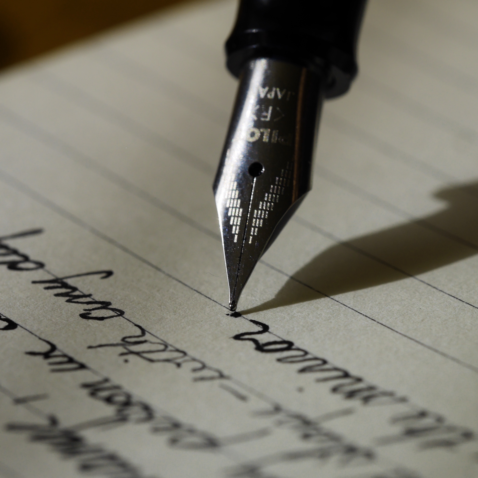 Foto: Schreiben mit einer Füllfeder