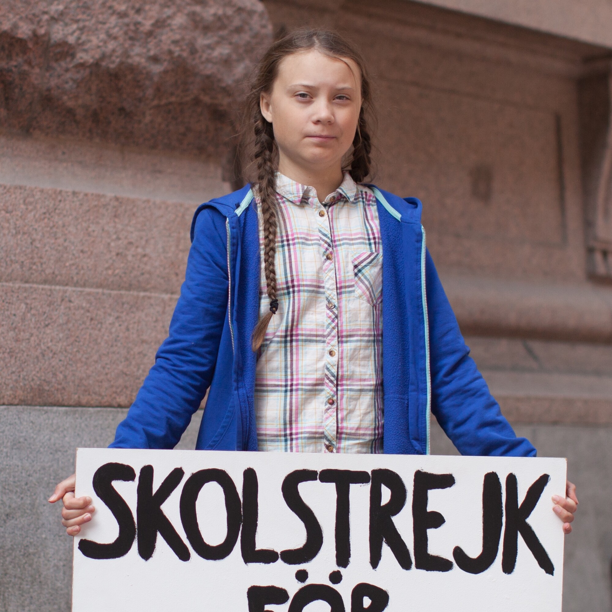 Foto: Greta Thunberg mit «SKOLSTREJK FÖR KLIMATET»-Schild