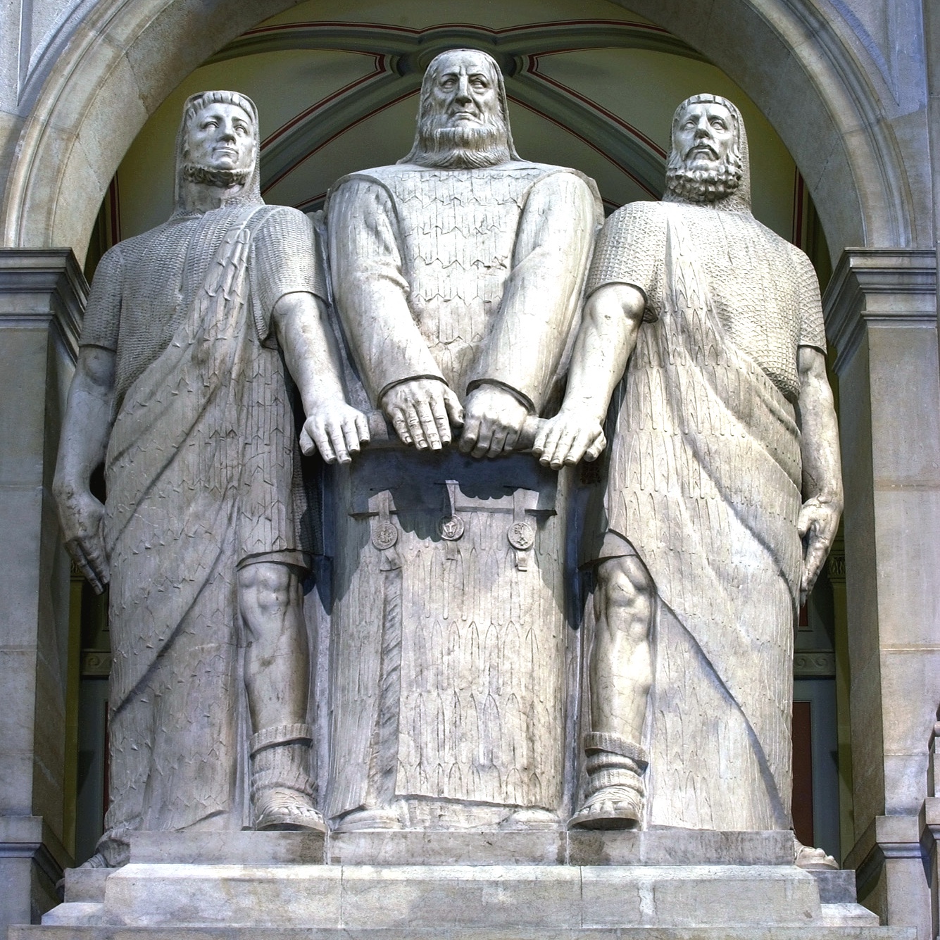 Foto: Drei Eidgenossen (im Bundeshaus in Bern)