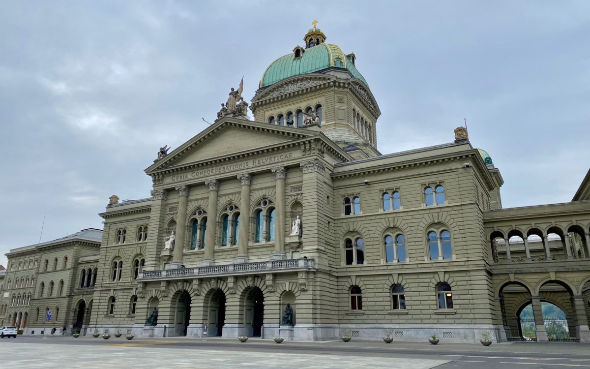Foto: Bundeshaus (Parlamentsgebäude) in Bern)