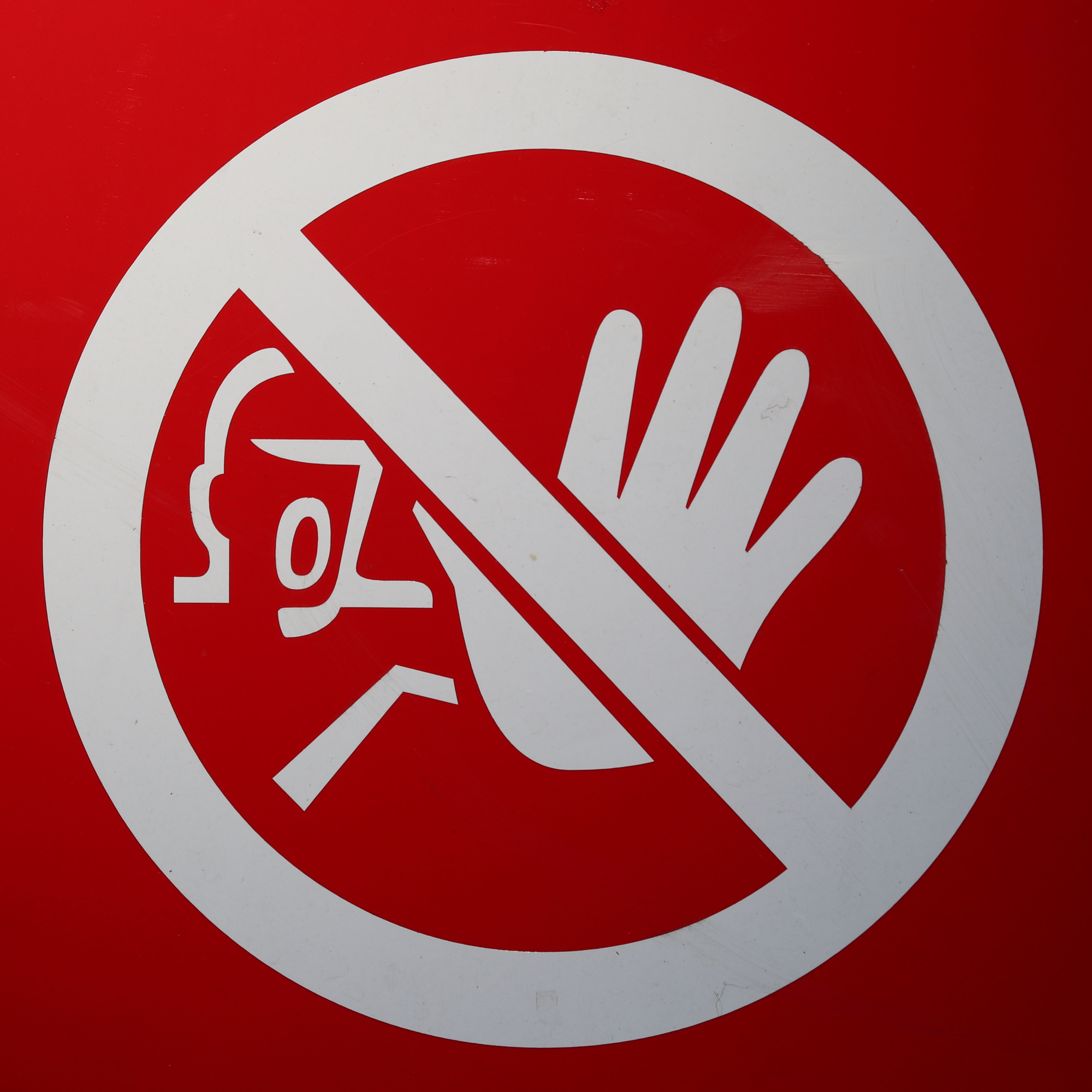 Foto: Stopp-Schild mit abwehrender Hand