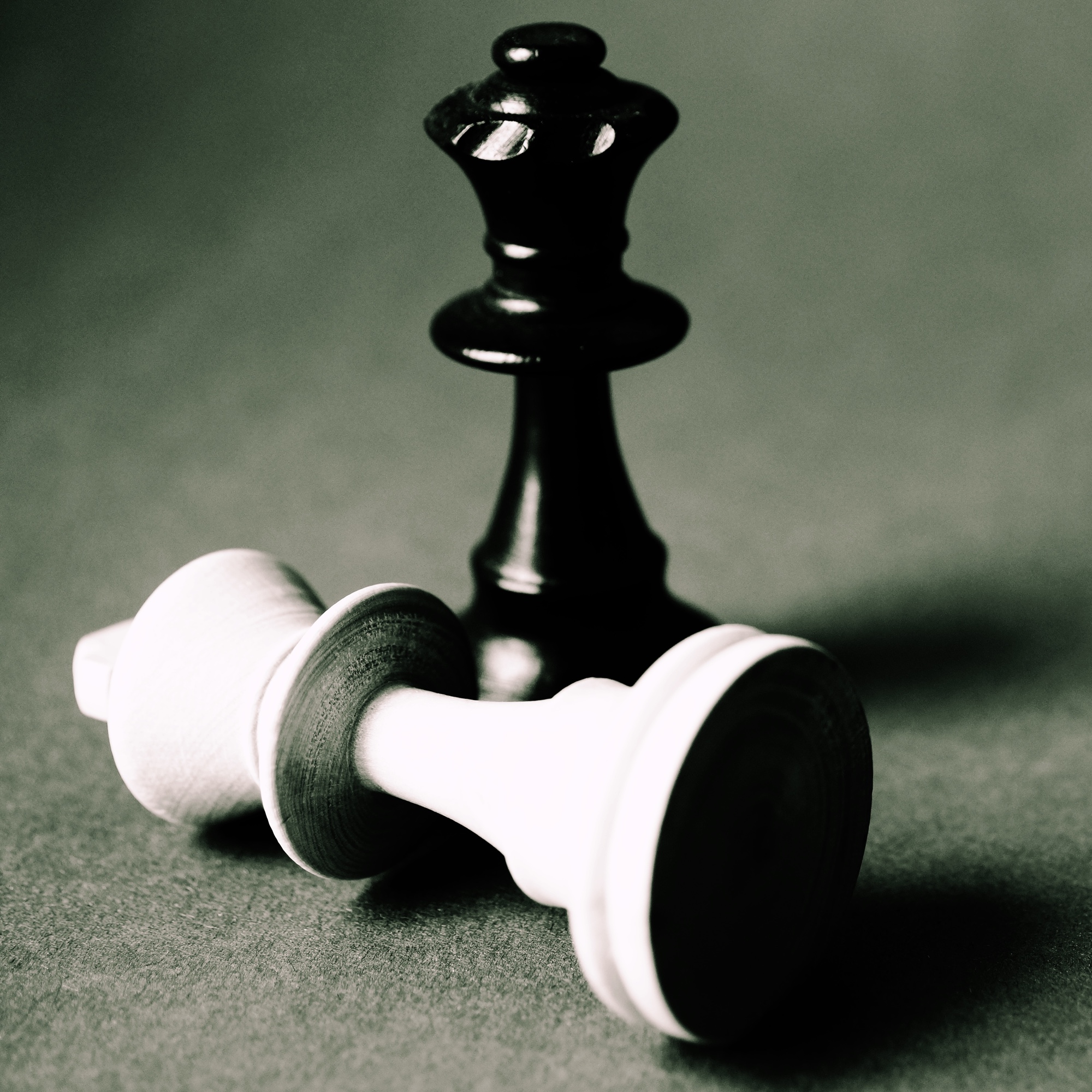 Foto: Zwei Schachfiguren («Schachmatt»)