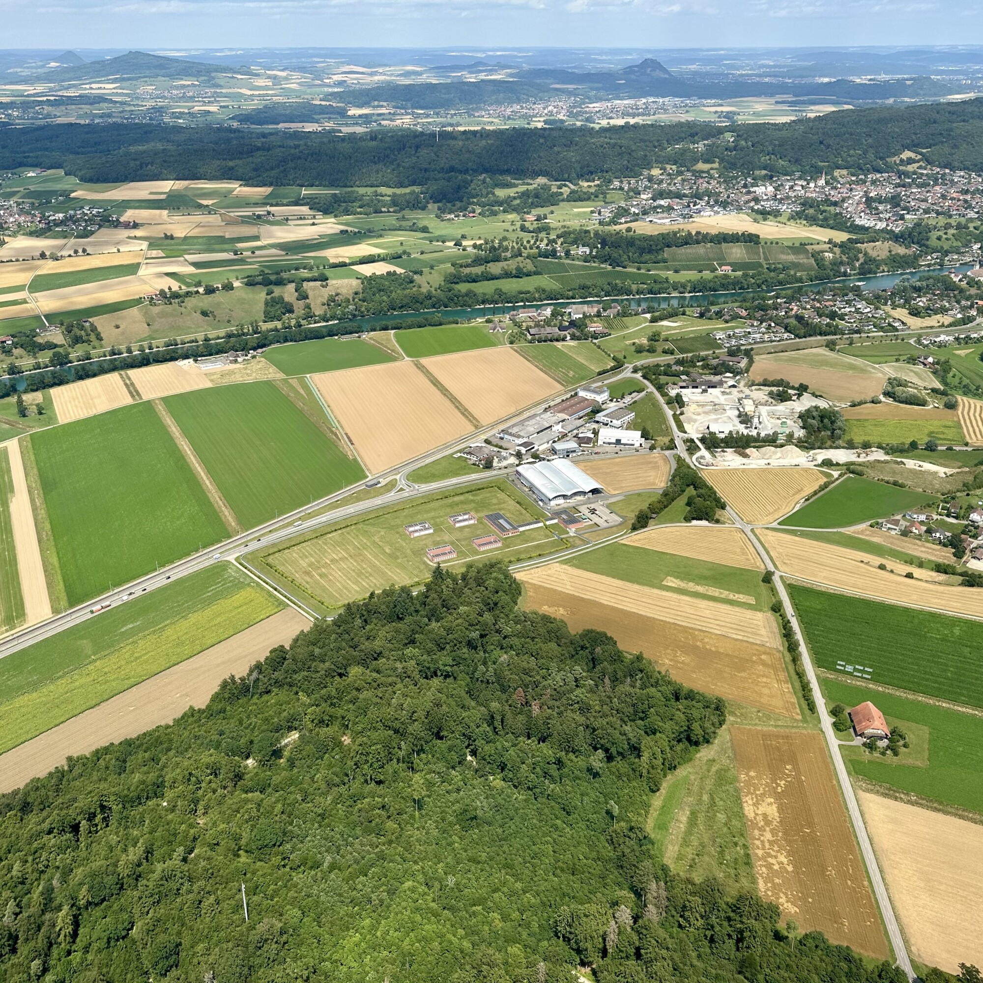 Luftbild: SWIFT-Data Center in Diessenhofen in der Schweiz