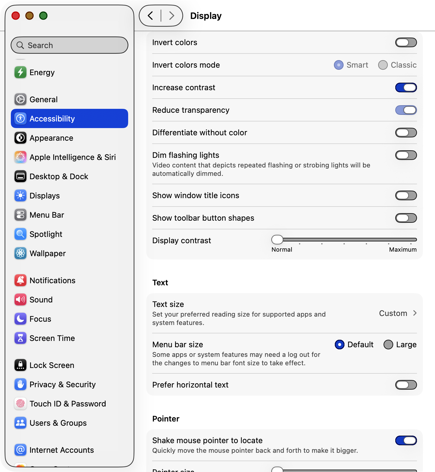 Screenshot: «Reduce transparency»- und «Increast contrast»-Einstellungen in MacOS Tahoe
